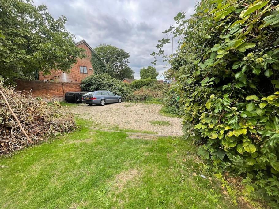 Perfect For Large Family & Friends, Free Parking, Games Reading Exterior foto