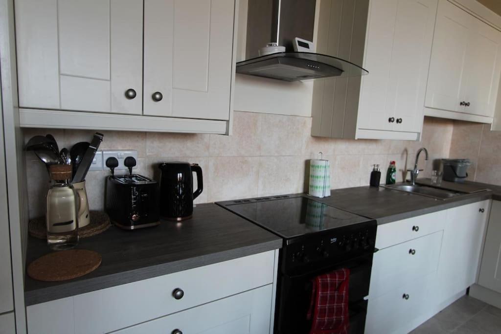 Perfect For Large Family & Friends, Free Parking, Games Reading Exterior foto