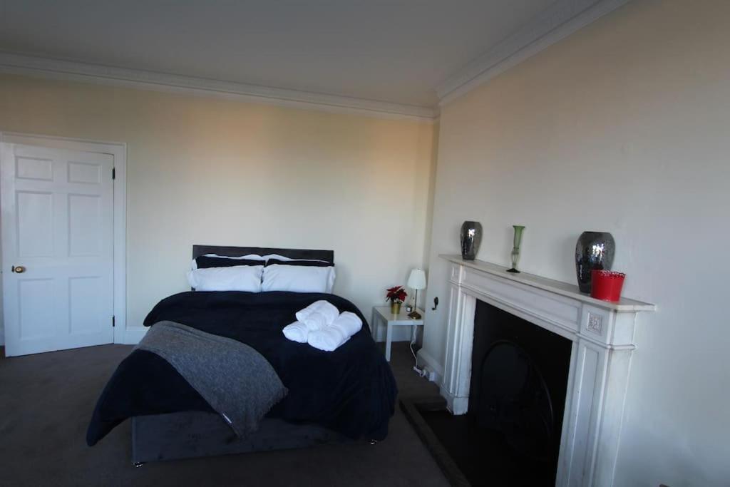Perfect For Large Family & Friends, Free Parking, Games Reading Exterior foto