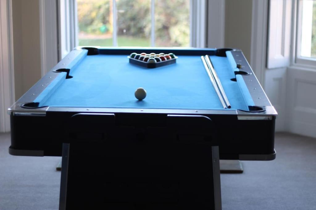 Perfect For Large Family & Friends, Free Parking, Games Reading Exterior foto