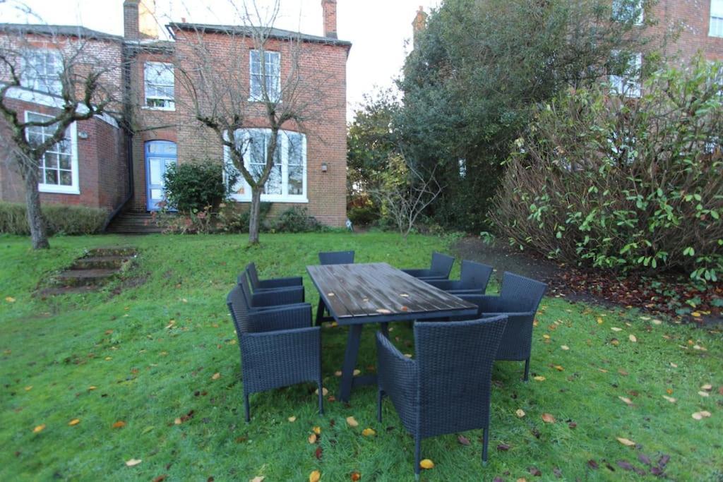 Perfect For Large Family & Friends, Free Parking, Games Reading Exterior foto