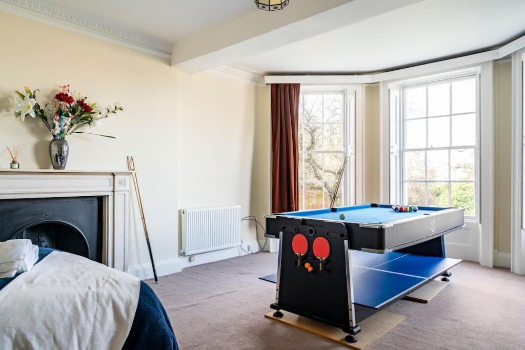 Perfect For Large Family & Friends, Free Parking, Games Reading Exterior foto
