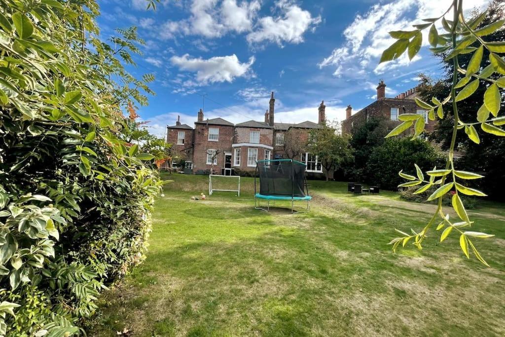 Perfect For Large Family & Friends, Free Parking, Games Reading Exterior foto