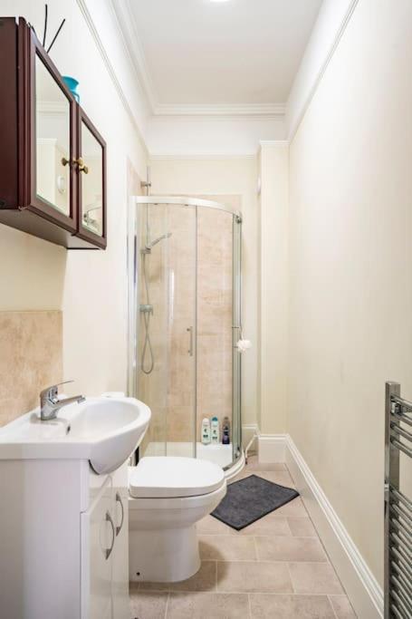 Perfect For Large Family & Friends, Free Parking, Games Reading Exterior foto